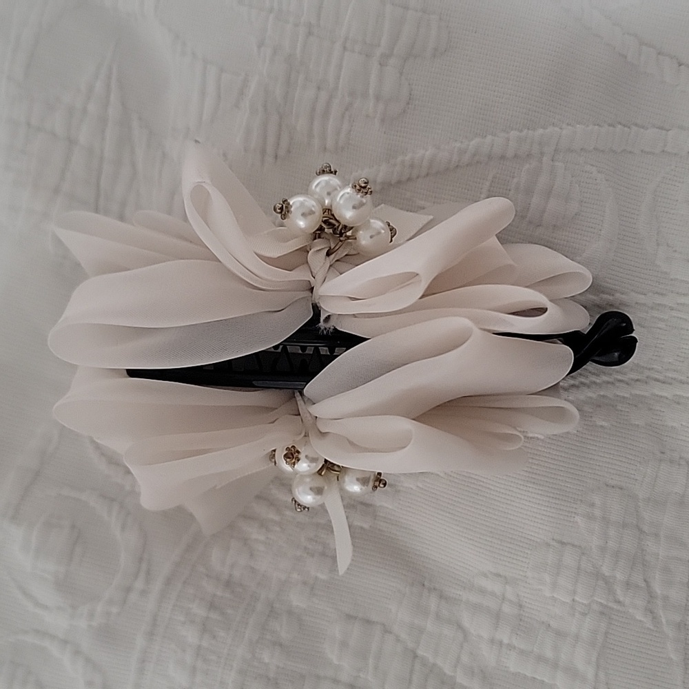 Silky Unique Only One Bows Pearls & Rhinestones Banana Clip Comb Limited Edition